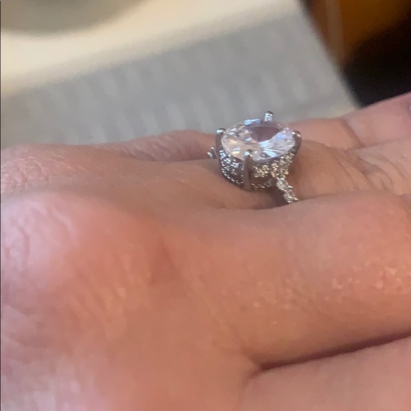 Oval shaped, sterling silver engagement ring! - Picture 3 of 3